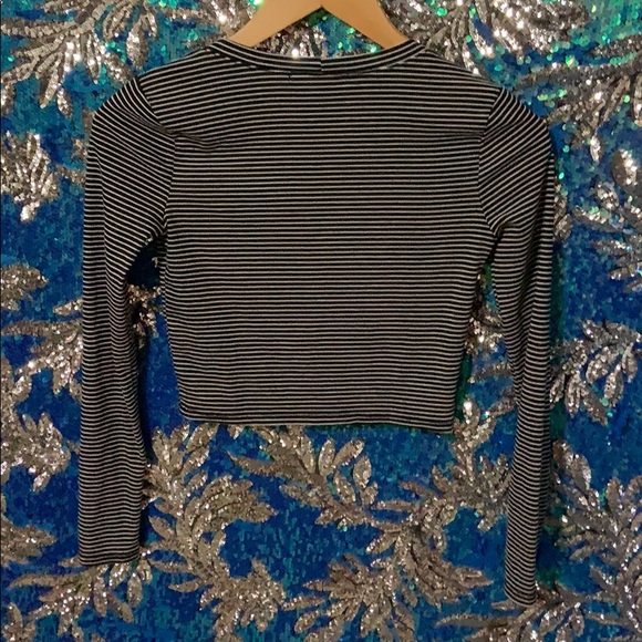 Forever 21 Black and White Long Sleeve Crop Top - Picture 3 of 3